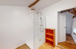 Douche, sèche-cheveux