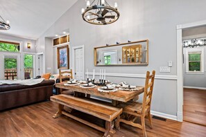 Dining - Luxurious Mountain Retreat in the Smoky's (Sevierville)