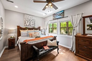 3 bedrooms, desk, iron/ironing board, free WiFi - Luxurious Mountain Retreat in the Smoky's (Sevierville)