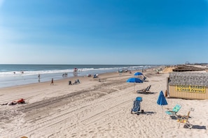Una spiaggia nelle vicinanze