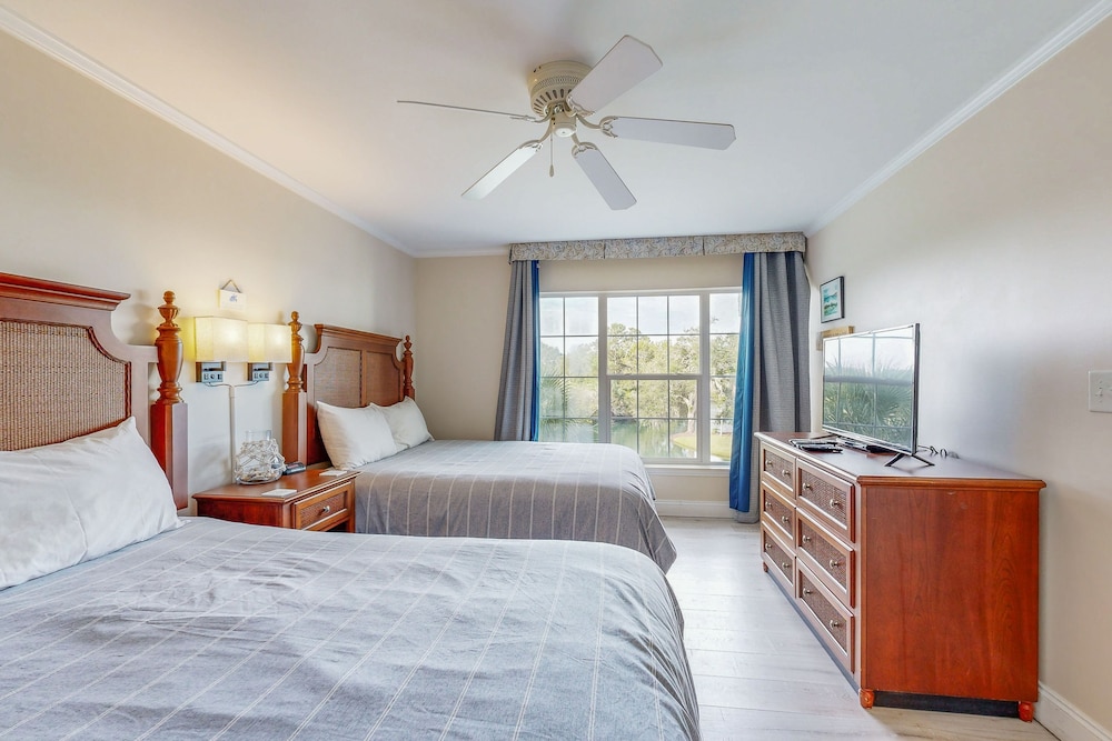 Litchfield condo with lazy river, pool, hot tub, beach access & water