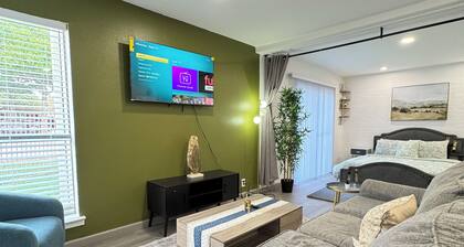 DT Dallas 1BD LUXE Abode 5 Min from Love Field