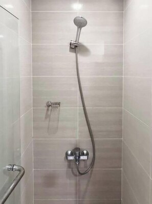 Hair dryer, slippers, towels, toilet paper - One Uptown Residences BGC
 (Taguig)