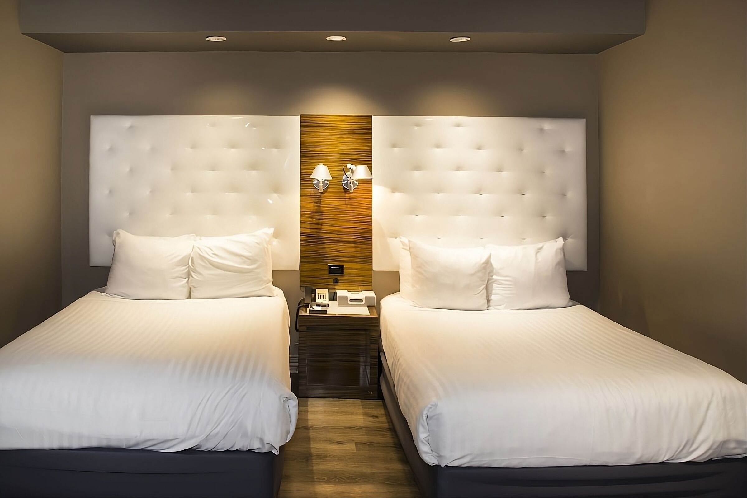 Deluxe Double Room At The Gallivant Times Square, Steps Away To Broadway - New York