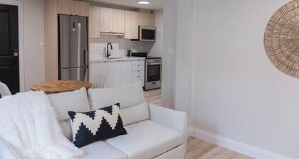 1 Bedroom Unit with living space and full kitchen Prime Downtown location