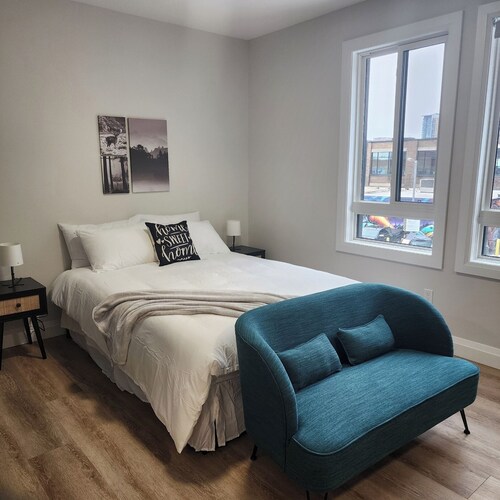 Oversized Trendy Studio Unit in Prime Downtown location