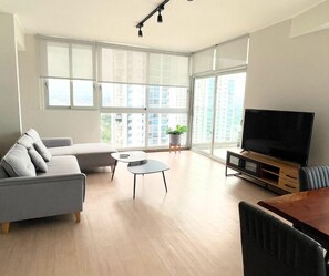 Living area - Unique Apartment Ocean View (Panama City)