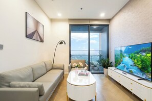 Premier Apartment, 3 Bedrooms, Balcony | Living area