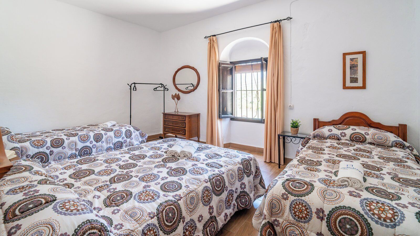 6 chambres, fer et planche à repasser, lit parapluie, Wi-Fi