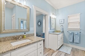 Shower, hair dryer, towels, soap - Private Pool, 5 min from private beach, come relax! (Pensacola)