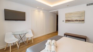 1 chambre, fer et planche à repasser, lit parapluie, Wi-Fi