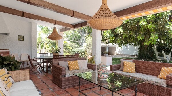 Outdoor dining - Villa Puerto Marina Benalmádena by Ruralidays (Málaga)