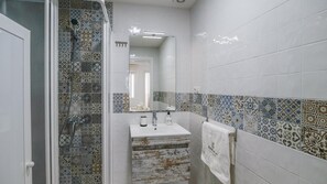 Douche, sèche-cheveux