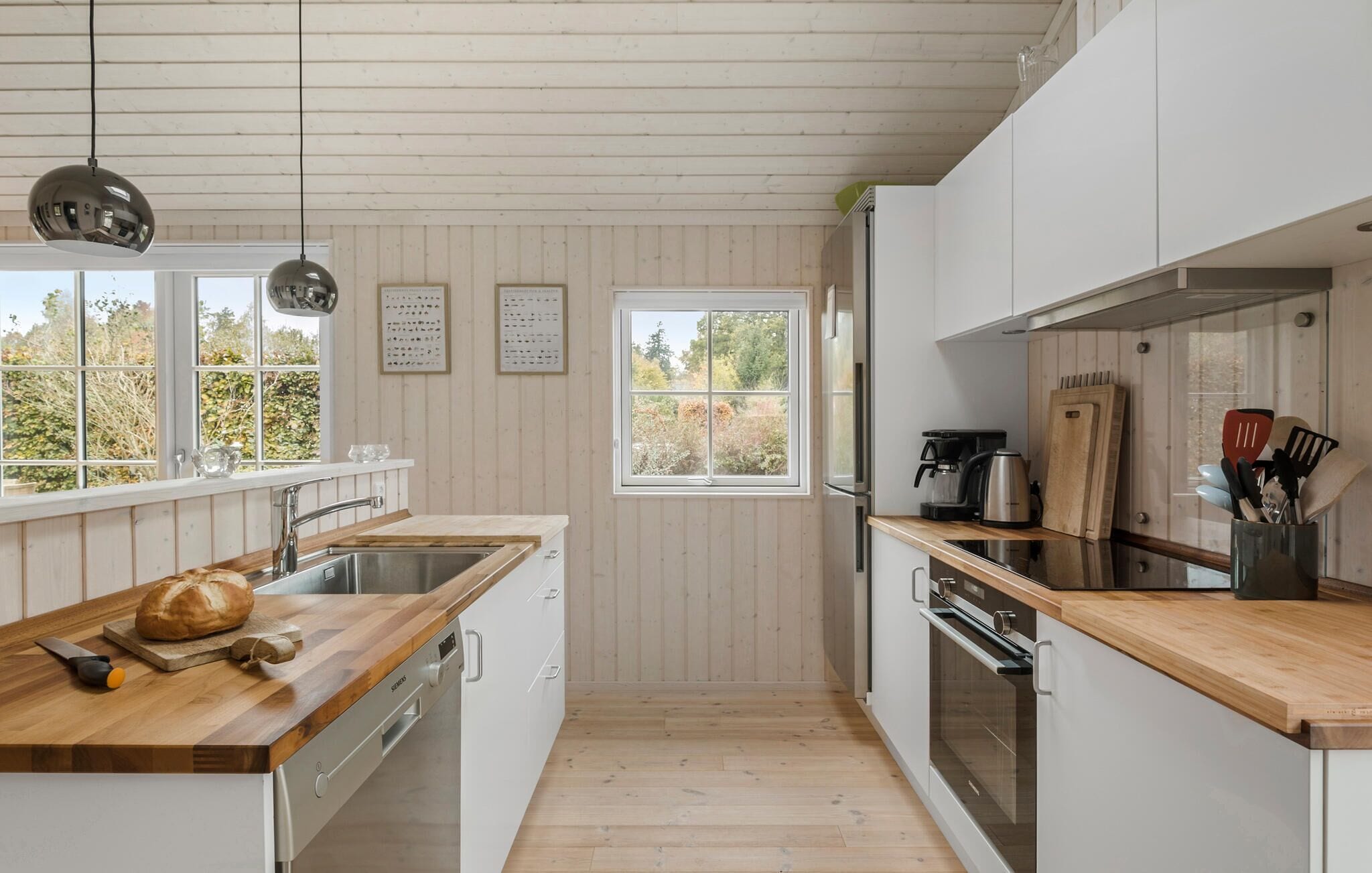 Køleskab, opvaskemaskine, kaffe-/temaskine