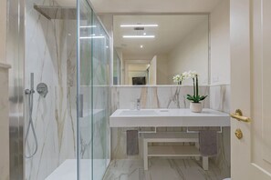 Shower, hair dryer, bidet, towels - Dreams Over Ponte Vecchio with outstanding view (Firenze)