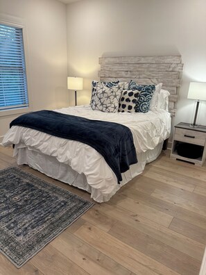 3 bedrooms, WiFi, bed sheets - Brand New AUsome Townhome near Auburn University  (Auburn)