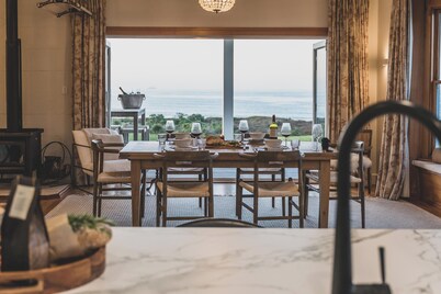 Extraordinary Coastal Elegance. Unique Kiwi Experience.