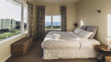 4 bedrooms, WiFi, bed sheets