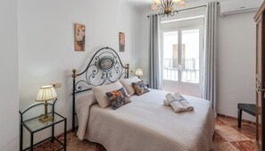 5 dormitorios, tabla de planchar con plancha, cuna de viaje y wifi