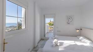 6 slaapkamers, een strijkplank/strijkijzer, reisbedje, wifi