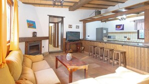 Télévision, cheminée