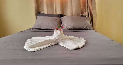 Charming 2-bedroom hideaway near Cabier, full kitchen and air-conditioned rooms.