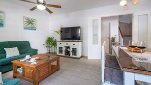 TV, fireplace