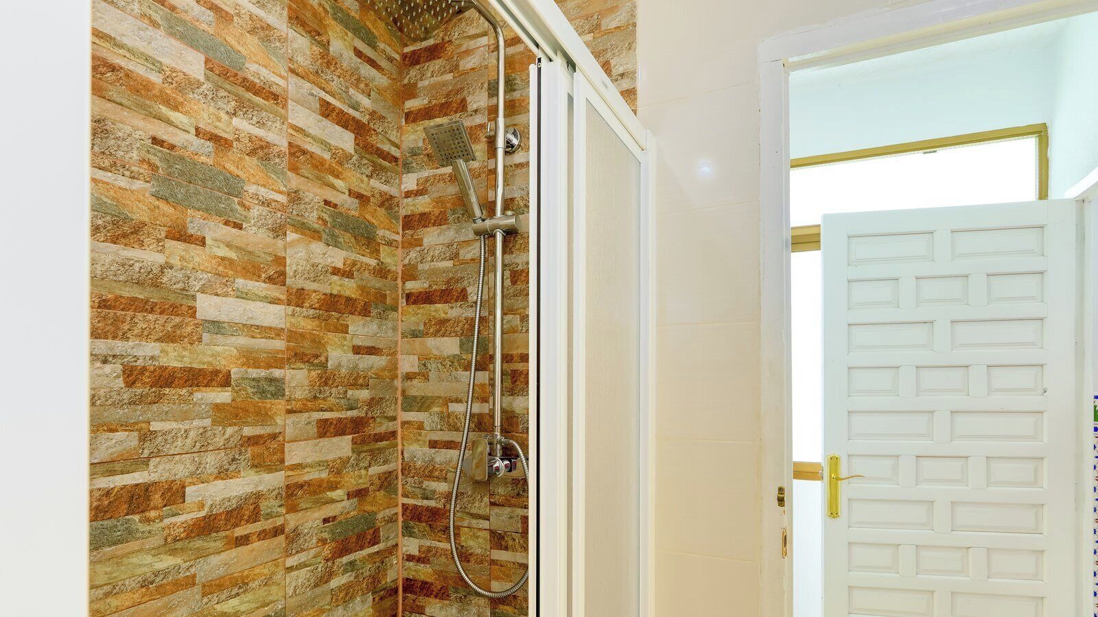 Een douche, een haardroger