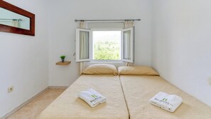 9 bedrooms, travel cot, WiFi