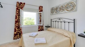 9 Schlafzimmer, Reisekinderbett, WLAN
