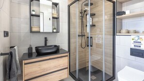 Shower - El Arrebol Iznájar by Ruralidays (Córdoba)
