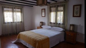 4 bedrooms, travel crib, WiFi - Cortijo los Duranes Montefrío by Ruralidays (Granada)