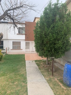 Fachada de la propiedad