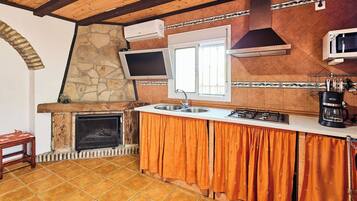 Refrigerador, microondas, placa de cocina, cafetera/tetera