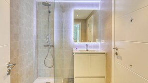Shower - Casa Blanca de Guaro by Ruralidays (Málaga)