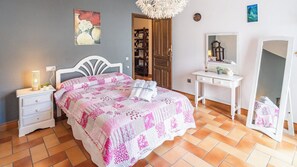 4 chambres, fer et planche à repasser, Wi-Fi