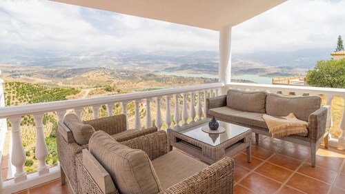 Juan Romanes Viñuela by Ruralidays