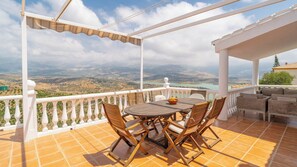 Outdoor dining - Juan Romanes Viñuela by Ruralidays (Málaga)