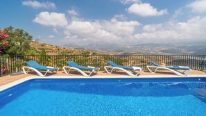 Pool - Juan Romanes Viñuela by Ruralidays (Málaga)