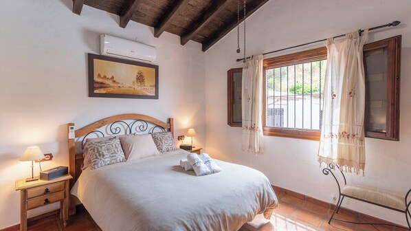 2 slaapkamers, een strijkplank/strijkijzer, wifi