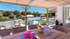 Outdoor dining - Villa Higuera Nerja by Ruralidays (Málaga)