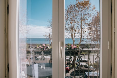 Beach/ocean view. B&B I Puritani
