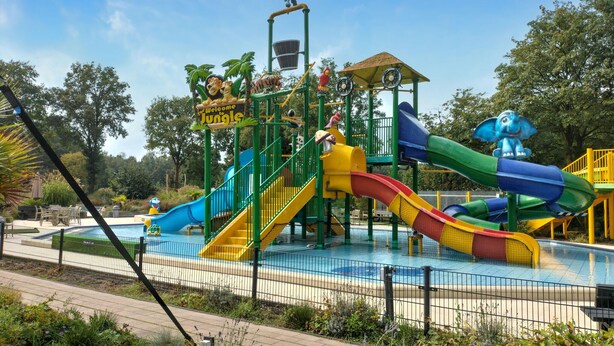 A children's play area with slides and a pool. - Pet friendly home in Mariënberg (Mariënberg)