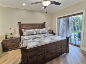 2 bedrooms, iron/ironing board, free WiFi, bed sheets - Just Updated "Mountain Chic" Downtown Gatlinburg Strip, Walk to everything! (Gatlinburg)