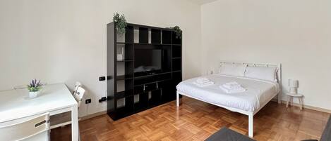 1 bedroom, iron/ironing board, travel cot, WiFi