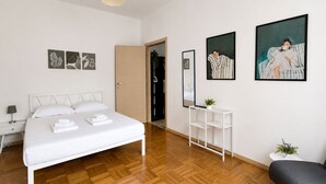 1 habitación, tabla de planchar con plancha, wifi y ropa de cama 