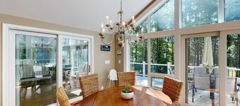 Spacious pet friendly house w/private pool table, ping pong table & free WIFI