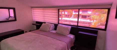 3 عدّة غرف نوم ومكواة/لوح كي وواي فاي وملاءات أسرّة