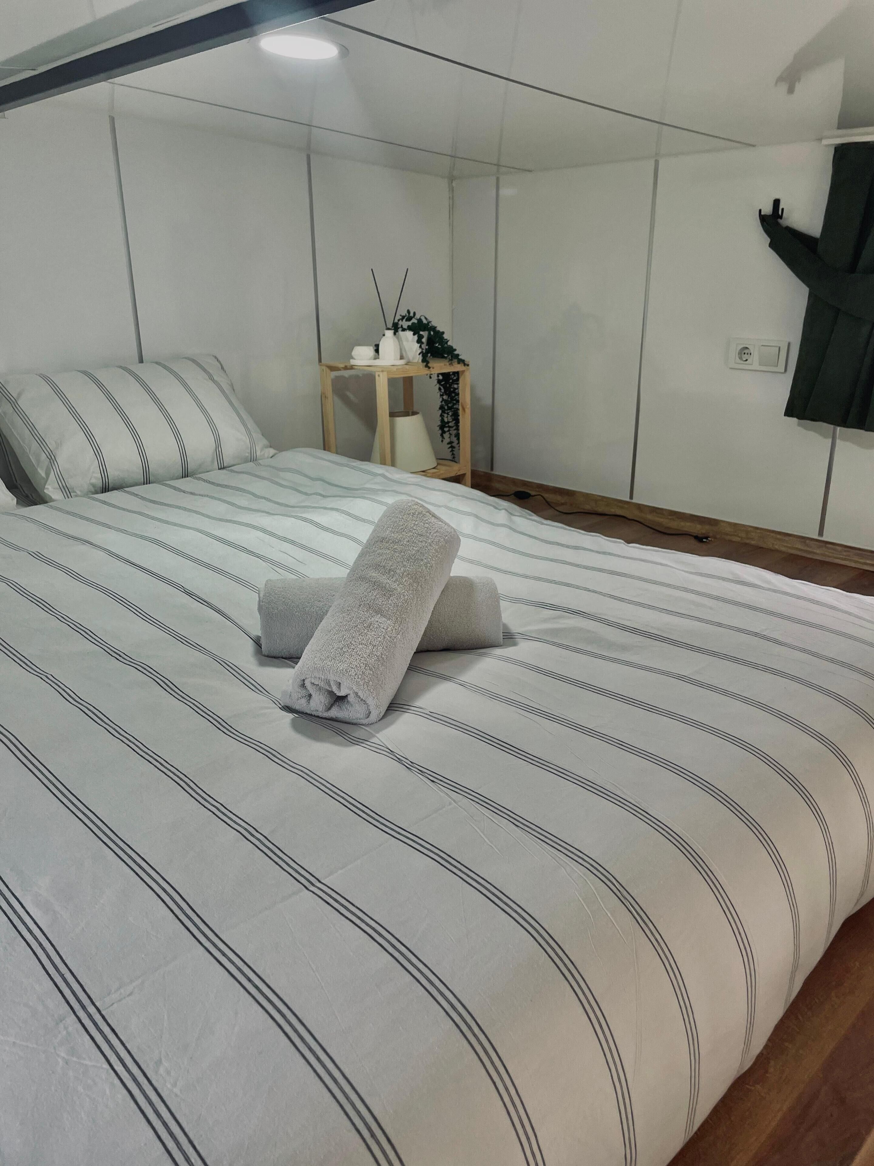 1 bedroom, free cots/infant beds, bed sheets