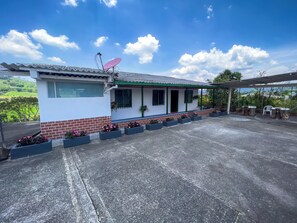 Front of property - La Cosecha Hostal (Santa Rosa de Cabal)